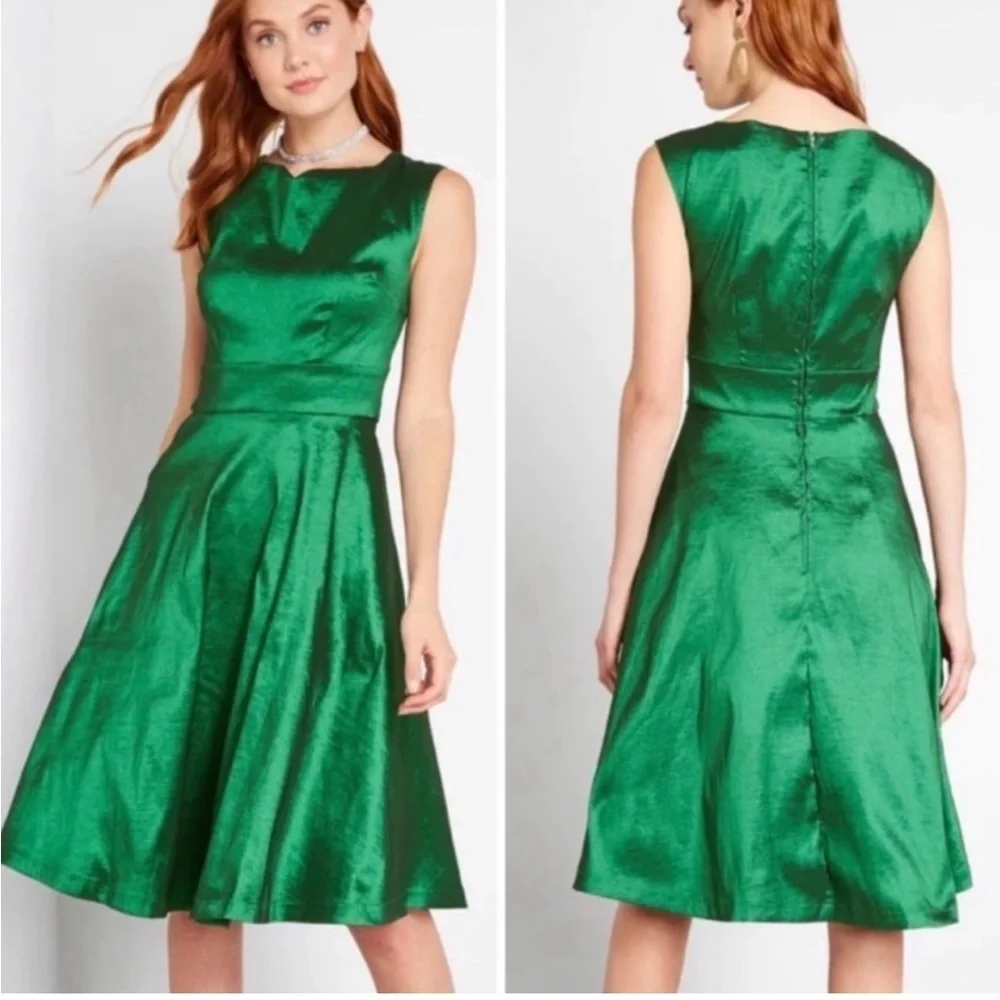 new green dress Dark Green Stretch Satin Long Dress With Beaded Lace Appliqué And Open main image 1
